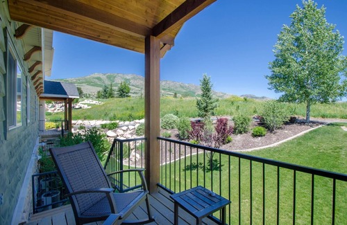 Wolf Creek House | Luxury Townhome | Private Hot Tub | Movie Theater | Arcade. Sleeps 14