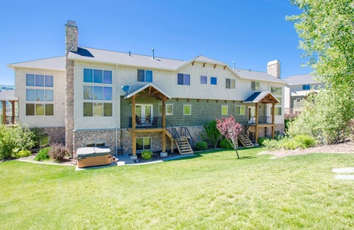 Wolf Creek House | Luxury Townhome | Private Hot Tub | Movie Theater | Arcade. Sleeps 14