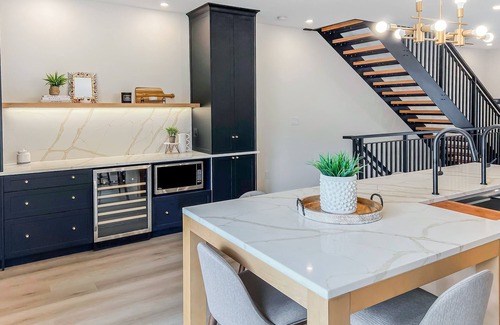 Queens Square House | Luxury townhome - Rooftop Patio - Hot Tub