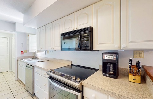 Ocean Pines House | Luxury townhome w/river views, outdoor seating, fire pit, grill & shared pool