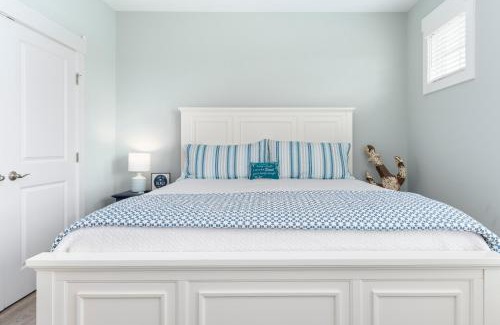 Emerald Isle House | Luxury Townhome With Elevator In Emerald Isle, Nc