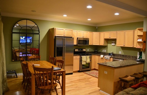 Lincoln House | Luxury Townhouse at Loon Mountain - 4 bed/3.5 bath with all amenities sleeps 10+