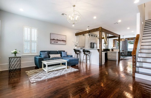 Faubourg Lafayette House | Luxury Townhouse close to FQ & City Hot Spots