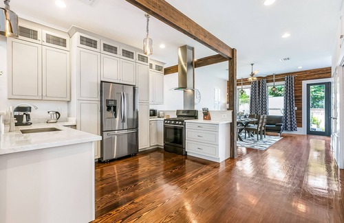 Faubourg Lafayette House | Luxury Townhouse close to FQ & City Hot Spots