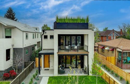 Highland House | Luxury Townhouse in the Heart of LoHi