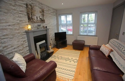 Londonderry House | Luxury Townhouse: L/Derry City BT48 7JX