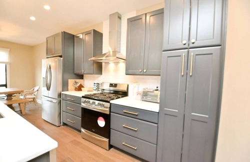 Wooded Estates House | Luxury Townhouse near Notre Dame with Fireplace & Pit (1418)