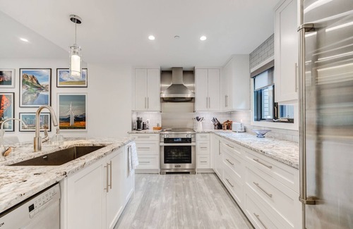 Southwest Calgary House | Luxury Townhouse, Top Patio Downtown Views + Elevator