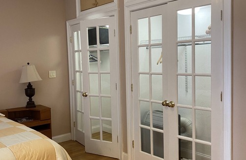 Roxbury House | Luxury townhouse w pks 10 minutes from Fenway, S End Brigham circle & downtown