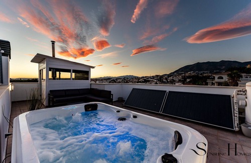 Torreblanca Ski Chalet | Luxury townhouse with rooftop Sauna & Jacuzzi