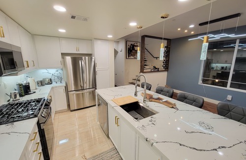 Irvine Business Complex House | LUXURY TOWNHOUSE WITH LOFT & PRIME VIEW