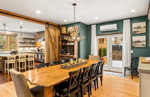 Townsend House | Luxury Townsend Lodge w/Mtn Views-Hot Tub-Fire Pit