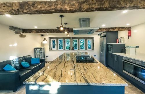 Oldham House | Luxury traditional stone farmhouse in Saddleworth