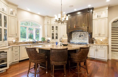 Newton House | Luxury treat Tuscany style villa just few miles from downtown Boston