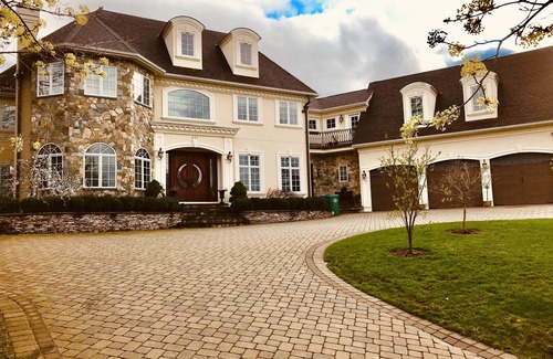 Newton House | Luxury treat Tuscany style villa just few miles from downtown Boston