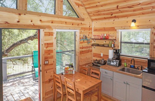 Dripping Springs Cabin | Luxury Treehouse w/Grill, Fire Pit, & Pond in Dripping Springs