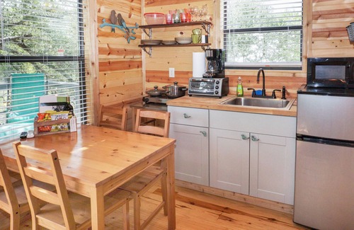 Dripping Springs Cabin | Luxury Treehouse w/Grill, Fire Pit, & Pond in Dripping Springs