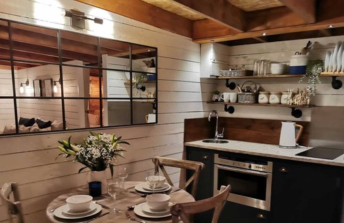 Pencader House | Luxury Treehouse Escape Carmarthenshire Countryside near Cardigan Coast