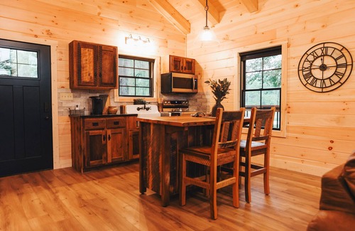 Fredericksburg Cabin | Luxury Treehouse Cabin Over Salt Creek, Cabin 2