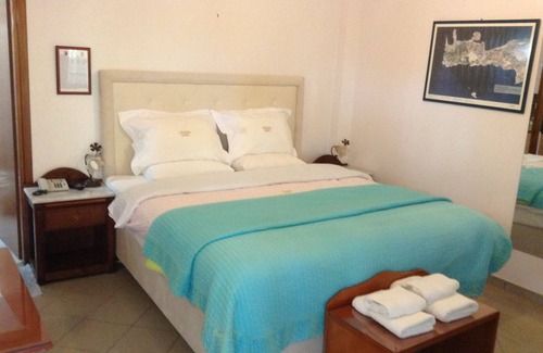 Agrilos Bed & Breakfast | Luxury Triple Apartment with Yard in front of the sea at Kalo Nero Kyparissia