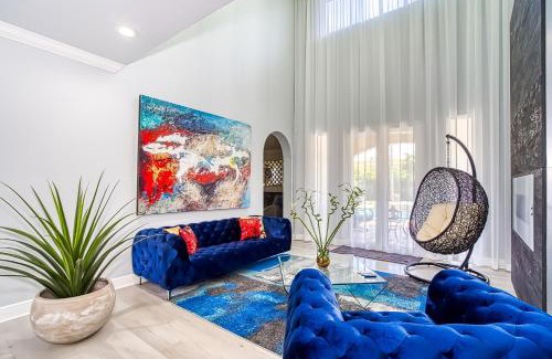 Miami Lakes House | Luxury Tropical Living , 4BR w Backyard Pool Oasis