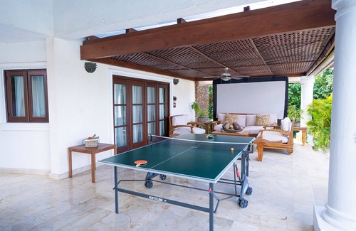 Las Palmas Villa | LUXURY TROPICAL OASIS - PROFESSIONAL CHEF, BUTLER, MAID, CONCIERGE, GOLF CART