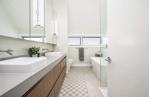 Boundary Bay House | Luxury Tsawwassen Home. Close to Beach and ammenities.