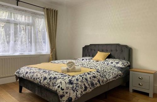 Farnham Apartment | Luxury Two Bed Deluxe Maisonette