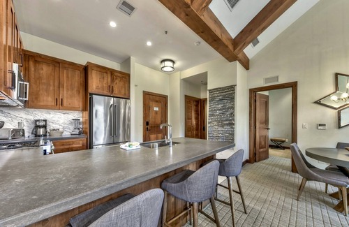 Lakeside Park Condo | Luxury Two Bedroom Residence steps from Heavenly Village Book 7 Nights for 10% Off by RedAwning