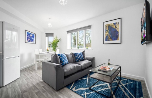 Cradley Heath Apartment | Luxury Two Bedroom Apartment - Parking