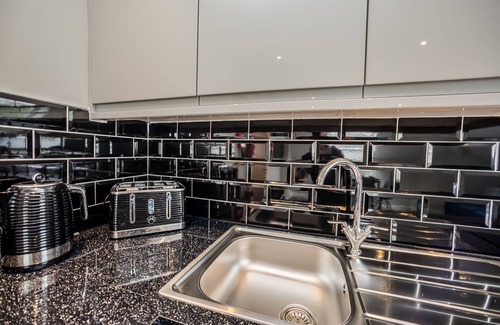 Huddersfield Apartment | Luxury Two Bedroom Apartment with Private bathroom