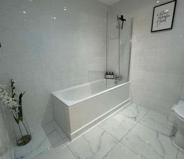 Gascoigne Apartment | Luxury Two Bedroom Apartment