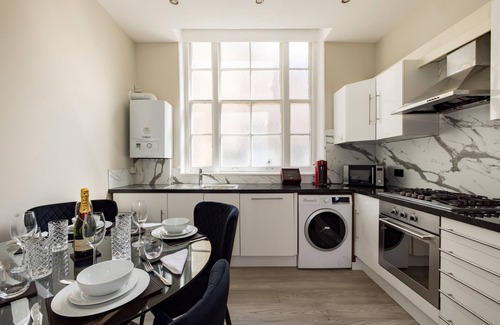 Farringdon Apartment | Luxury two bedroom Central London apartment minutes from Farringdon Station!