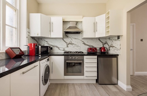 Farringdon Apartment | Luxury two bedroom Central London apartment minutes from Farringdon Station!