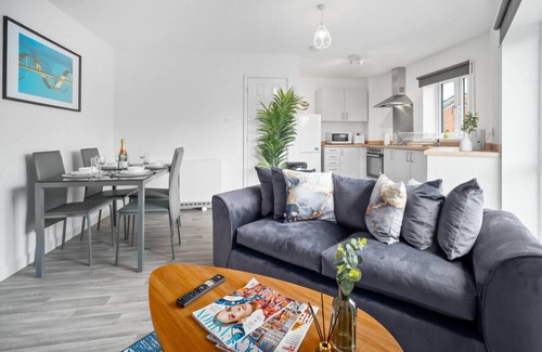Cradley Heath Apartment | Luxury Two Bedroom Apartment - Parking - Smart TV