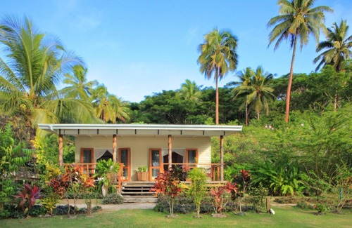 Na Sau Bay House | Luxury Two Bedroom Oceanfront Villa with two separate bathrooms and large front deck