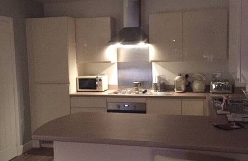 Newport Apartment | Luxury two bedroomed apartment with balcony overlooking river