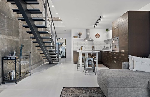 Downtown Montreal Condo | Luxury Two-level Loft with Stunning Views, Gym, Parking. The Perfect location