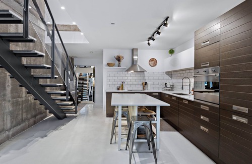 Downtown Montreal Condo | Luxury Two-level Loft, Gym, UG Parking, Perfect Location