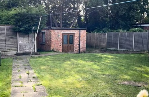 Rugby House | Luxury Unique private 2 bedroom bungalow Rugby