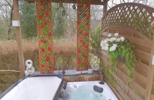 Bolton Villa | Luxury Unique Townhouse with Hottub & Pizza Oven