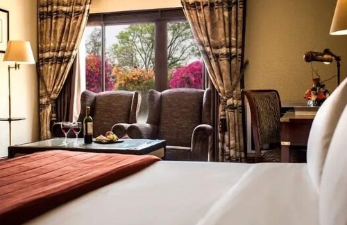 Gaborone Hotel | Luxury Unit Close to Mokolodi Nature Reserve!FREE Parking, Airport Shuttle, Pool