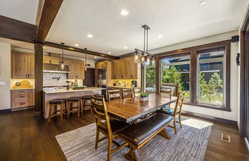 Ronald House | Luxury Upgraded Free + Scenic Forest Views+ 5 EnSuites+Your Seasonal Surprise