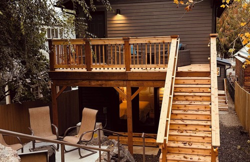 Moscow House | Luxury Upper Level property near UofI and Downtown