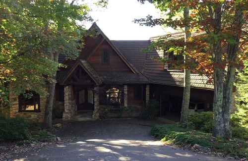 Mountain Air Villa | Luxury Upscale Retreat sleeps 4-16 Great for Entire Family (Special discount)