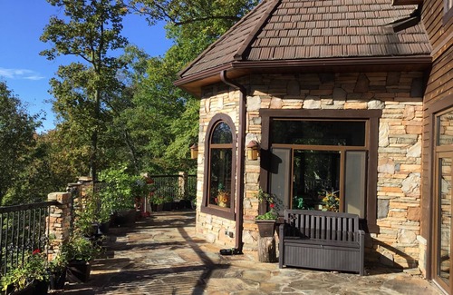 Mountain Air Villa | Luxury Upscale Retreat sleeps 4-16 Great for Entire Family (Special discount)