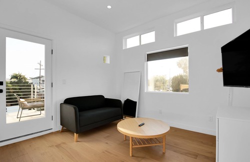 Palms House | Luxury Urban Villa - 3bd/3ba with private rooftop