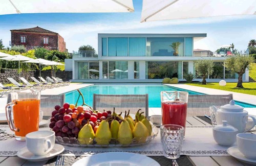 Fiumefreddo di Sicilia Villa | Luxury villa rental near Taormina - 5 bedrooms