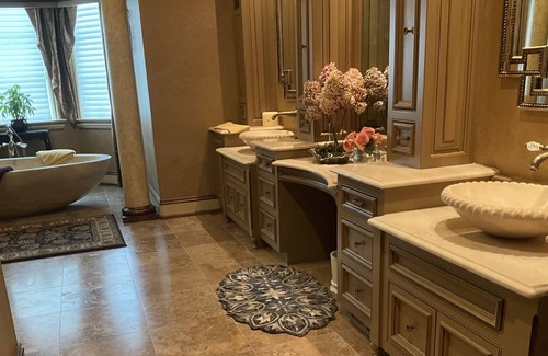 Birmingham House | Luxury Vacation Home. 8ac 6,600sq.ft. 6Br/8Ba ~Sauna~ Gym