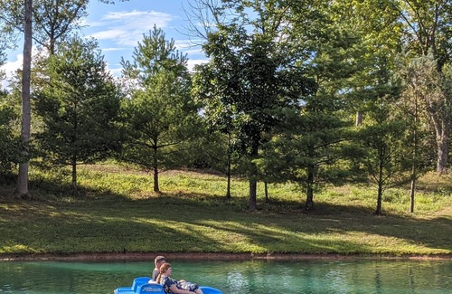 Sharpsburg Cabin | Luxury Vacation and Hunting Cabin with Hot Tub, Game Room, and Pond